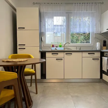 With Free Parking In Quiet Area A Few Minutes To Beaches & Center - Angels Marlen Apartamento *