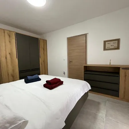 With Free Parking In Quiet Area A Few Minutes To Beaches & Center - Angels Marlen *