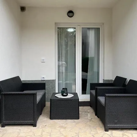 With Free Parking In Quiet Area A Few Minutes To Beaches & Center - Angels Marlen Apartamento Pula