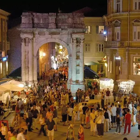 With Free Parking In Quiet Area A Few Minutes To Beaches & Center - Angels Marlen *