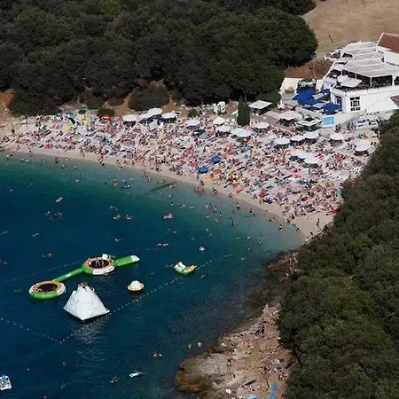 With Free Parking In Quiet Area A Few Minutes To Beaches & Center - Angels Marlen Apartamento Pula