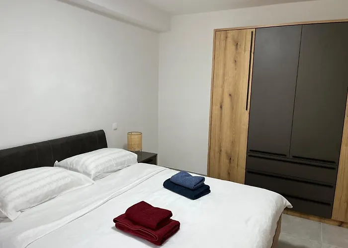 Apartment Angels - Marlen Pula